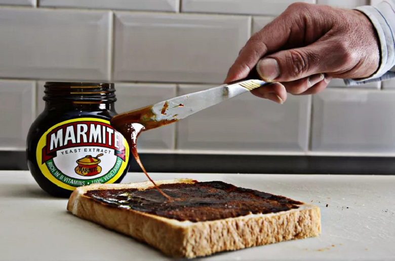 Традиционно Marmite намазывают на тост с маслом